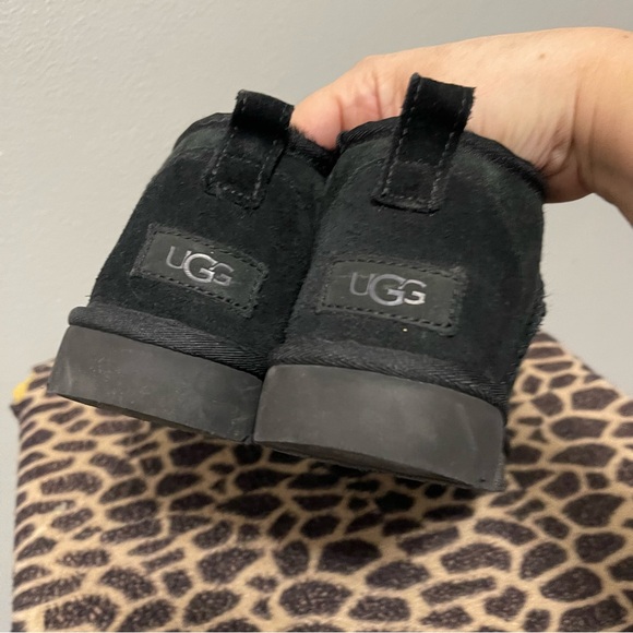 UGG Ultra Mini Classic Slip On Casual Boots Black Suede Modest Womens 8 - Picture 5 of 9